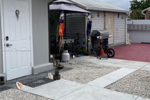 Villa ou maison à vendre à Miami Gardens, Floride: 2 chambres, 98.29 m2 № 1989207 - photo 10