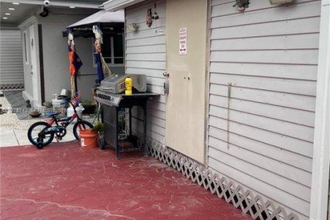 Villa ou maison à vendre à Miami Gardens, Floride: 2 chambres, 98.29 m2 № 1989207 - photo 16