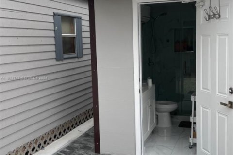Villa ou maison à vendre à Miami Gardens, Floride: 2 chambres, 98.29 m2 № 1989207 - photo 11