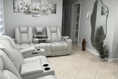 Villa ou maison à vendre à Miami Gardens, Floride: 2 chambres, 98.29 m2 № 1989207 - photo 18