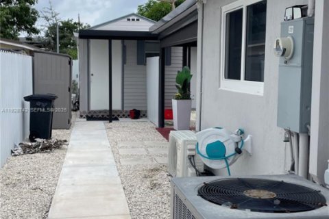 Villa ou maison à vendre à Miami Gardens, Floride: 2 chambres, 98.29 m2 № 1989207 - photo 7