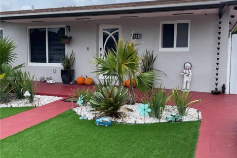 Villa ou maison à vendre à Miami Gardens, Floride: 2 chambres, 98.29 m2 № 1989207 - photo 3