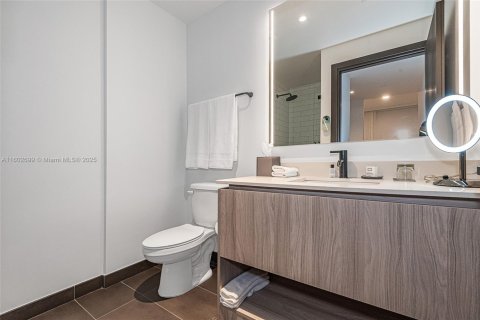 Condo in Miami, Florida, 3 bedrooms  № 1938080 - photo 29
