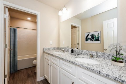 Casa en alquiler en Spring Hill, Florida, 4 dormitorios, 210.42 m2 № 1718904 - foto 10