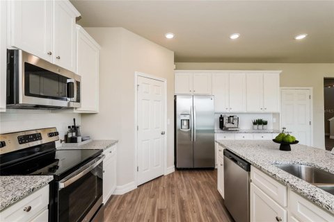 Casa en alquiler en Spring Hill, Florida, 4 dormitorios, 210.42 m2 № 1718904 - foto 4