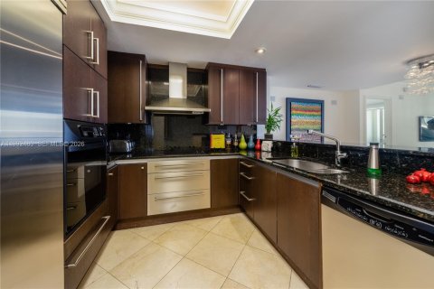 Condo in Miami, Florida, 2 bedrooms  № 2053114 - photo 16