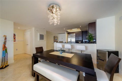 Condo in Miami, Florida, 2 bedrooms  № 2053114 - photo 15