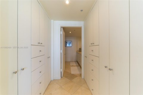 Condo in Miami, Florida, 2 bedrooms  № 2053114 - photo 12