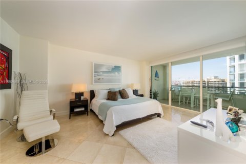 Condo in Miami, Florida, 2 bedrooms  № 2053114 - photo 9