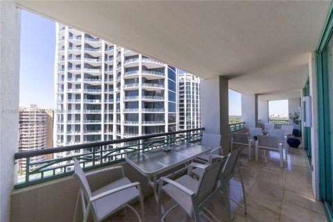 Condo in Miami, Florida, 2 bedrooms  № 2053114 - photo 6