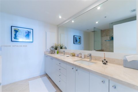 Condo in Miami, Florida, 2 bedrooms  № 2053114 - photo 11