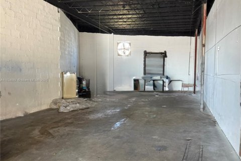 Commercial property in Hialeah, Florida № 2076710 - photo 5