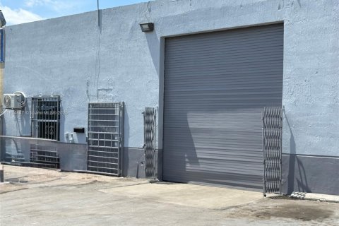 Commercial property in Hialeah, Florida № 2076710 - photo 7