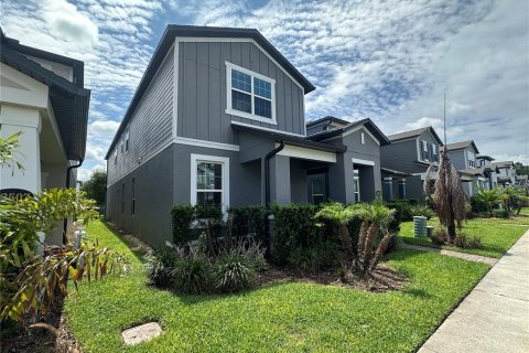 House in Winter Garden, Florida 4 bedrooms, 260.78 sq.m. № 2114854 - photo 2