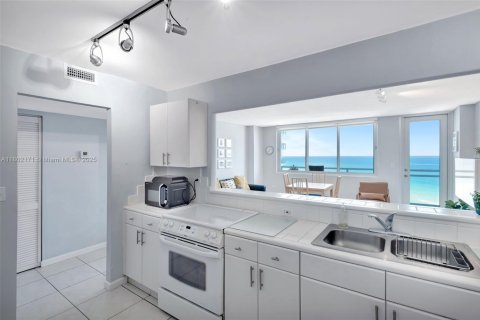 Condominio en venta en Miami Beach, Florida, 1 dormitorio, 84.73 m2 № 1728550 - foto 17