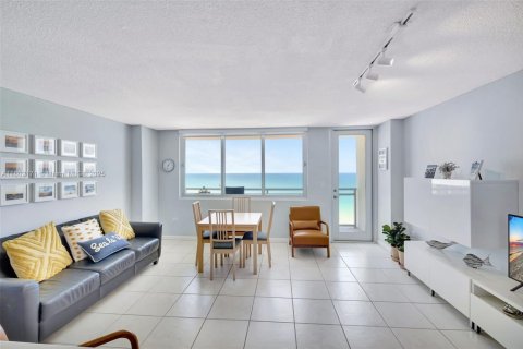 Condominio en venta en Miami Beach, Florida, 1 dormitorio, 84.73 m2 № 1728550 - foto 11