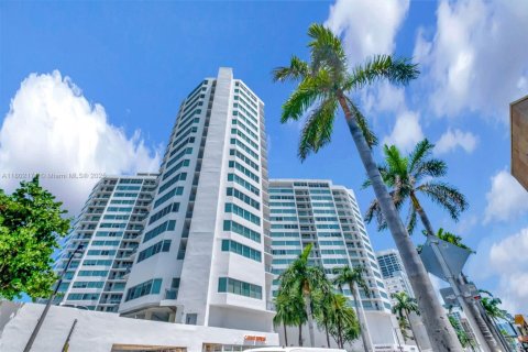 Condominio en venta en Miami Beach, Florida, 1 dormitorio, 84.73 m2 № 1728550 - foto 3