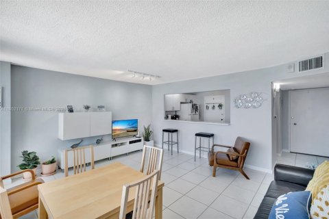 Condominio en venta en Miami Beach, Florida, 1 dormitorio, 84.73 m2 № 1728550 - foto 14