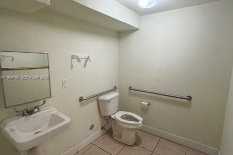 Commercial property in Miami, Florida № 1992440 - photo 8