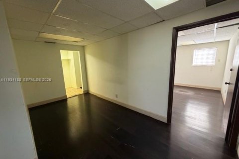 Propiedad comercial en venta en Miami, Florida № 1992440 - foto 22