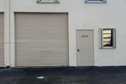 Commercial property in Miami, Florida № 1992440 - photo 3