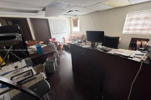 Commercial property in Miami, Florida № 1992440 - photo 21