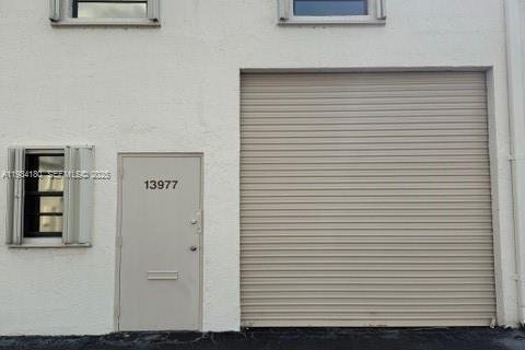 Commercial property in Miami, Florida № 1992440 - photo 2