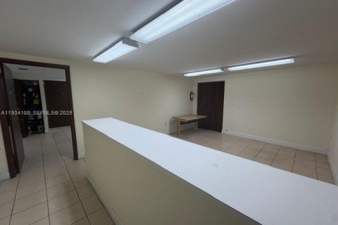 Commercial property in Miami, Florida № 1992440 - photo 10