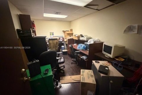 Commercial property in Miami, Florida № 1992440 - photo 19