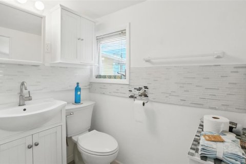 House in Gulfport, Florida 2 bedrooms, 96.99 sq.m. № 1843534 - photo 17