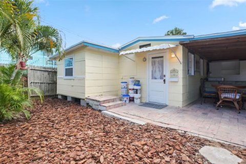 House in Gulfport, Florida 2 bedrooms, 96.99 sq.m. № 1843534 - photo 30