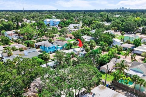 House in Gulfport, Florida 2 bedrooms, 96.99 sq.m. № 1843534 - photo 2