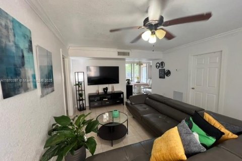 Condominio en venta en Miami, Florida, 3 dormitorios, 96.62 m2 № 1980170 - foto 16