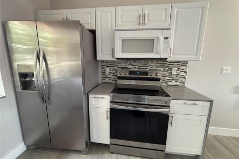 Condominio en alquiler en Doral, Florida, 2 dormitorios, 79.62 m2 № 1794546 - foto 5
