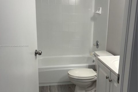 Condo in Doral, Florida, 2 bedrooms  № 1794546 - photo 13