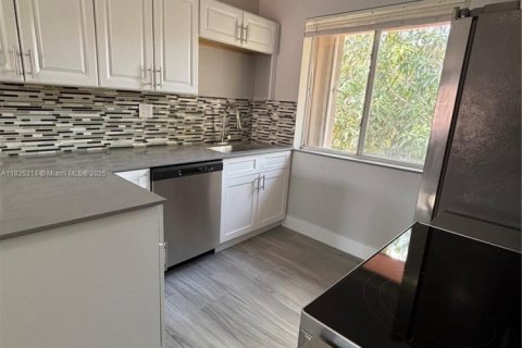 Condominio en alquiler en Doral, Florida, 2 dormitorios, 79.62 m2 № 1794546 - foto 6