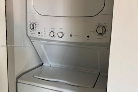 Снять в аренду кондоминиум в Дорал, Флорида 2 спальни, 79.62м2, № 1794546 - фото 14