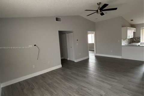 Condominio en alquiler en Doral, Florida, 2 dormitorios, 79.62 m2 № 1794546 - foto 17