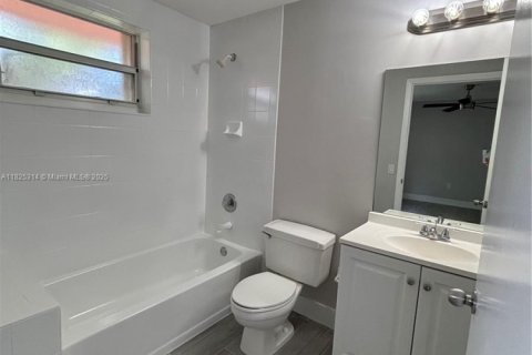 Condominio en alquiler en Doral, Florida, 2 dormitorios, 79.62 m2 № 1794546 - foto 9
