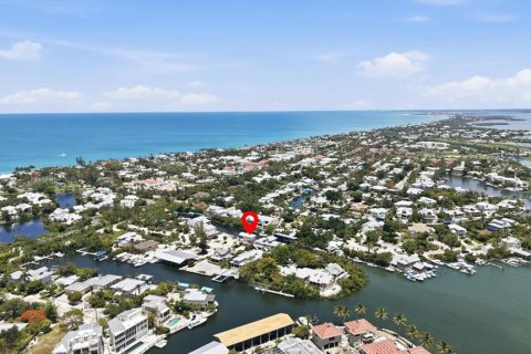 Villa ou maison à vendre à Boca Grande, Floride: 2 chambres, 97.55 m2 № 2398495 - photo 2