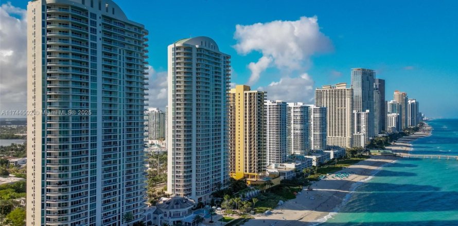 Condo in Sunny Isles Beach, Florida, 2 bedrooms  № 1864188