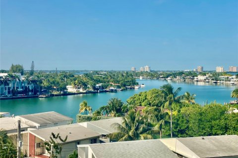 Copropriété à louer à Miami Beach, Floride: 2 chambres, 94.76 m2 № 2174117 - photo 2