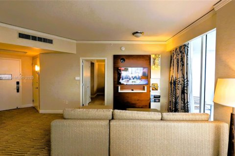 Купить кондоминиум в Санни-Айлс-Бич, Флорида 2 спальни, 94.85м2, № 1965960 - фото 10