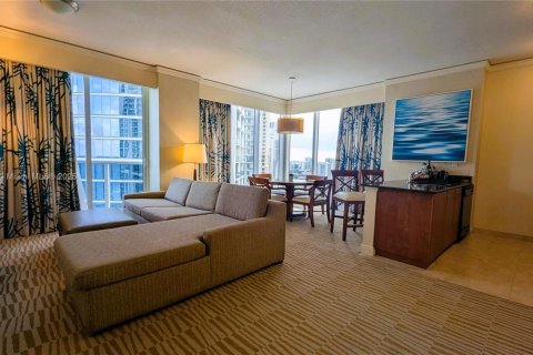 Купить кондоминиум в Санни-Айлс-Бич, Флорида 2 спальни, 94.85м2, № 1965960 - фото 2