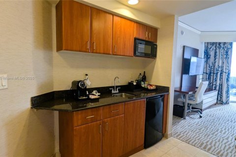 Купить кондоминиум в Санни-Айлс-Бич, Флорида 2 спальни, 94.85м2, № 1965960 - фото 24