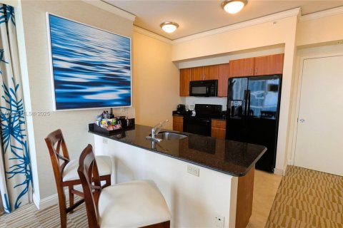 Купить кондоминиум в Санни-Айлс-Бич, Флорида 2 спальни, 94.85м2, № 1965960 - фото 5