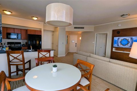 Купить кондоминиум в Санни-Айлс-Бич, Флорида 2 спальни, 94.85м2, № 1965960 - фото 4