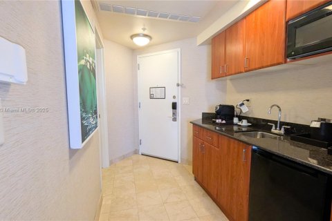 Купить кондоминиум в Санни-Айлс-Бич, Флорида 2 спальни, 94.85м2, № 1965960 - фото 28