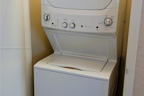 Купить кондоминиум в Санни-Айлс-Бич, Флорида 2 спальни, 94.85м2, № 1965960 - фото 7