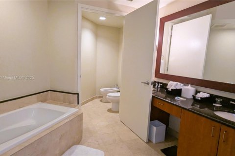 Купить кондоминиум в Санни-Айлс-Бич, Флорида 2 спальни, 94.85м2, № 1965960 - фото 19